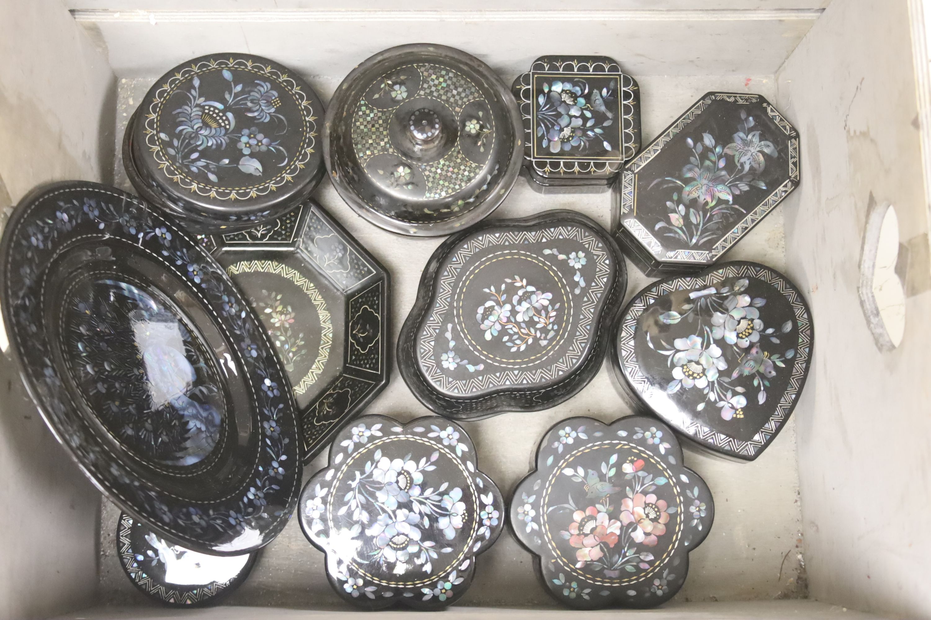 A collection of Lac Burgaute boxes and dishes, largest of circular form 20cm diameter (17)